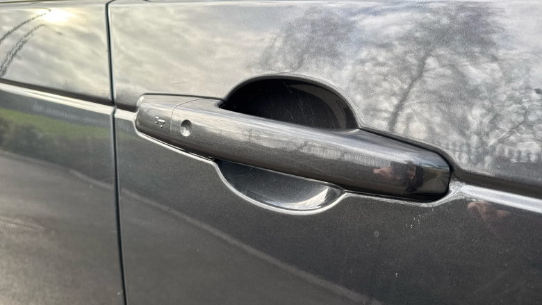 Land Rover Discovery 3.0 D300 R-Dynamic HSE 5dr Auto Diesel Station Wagon